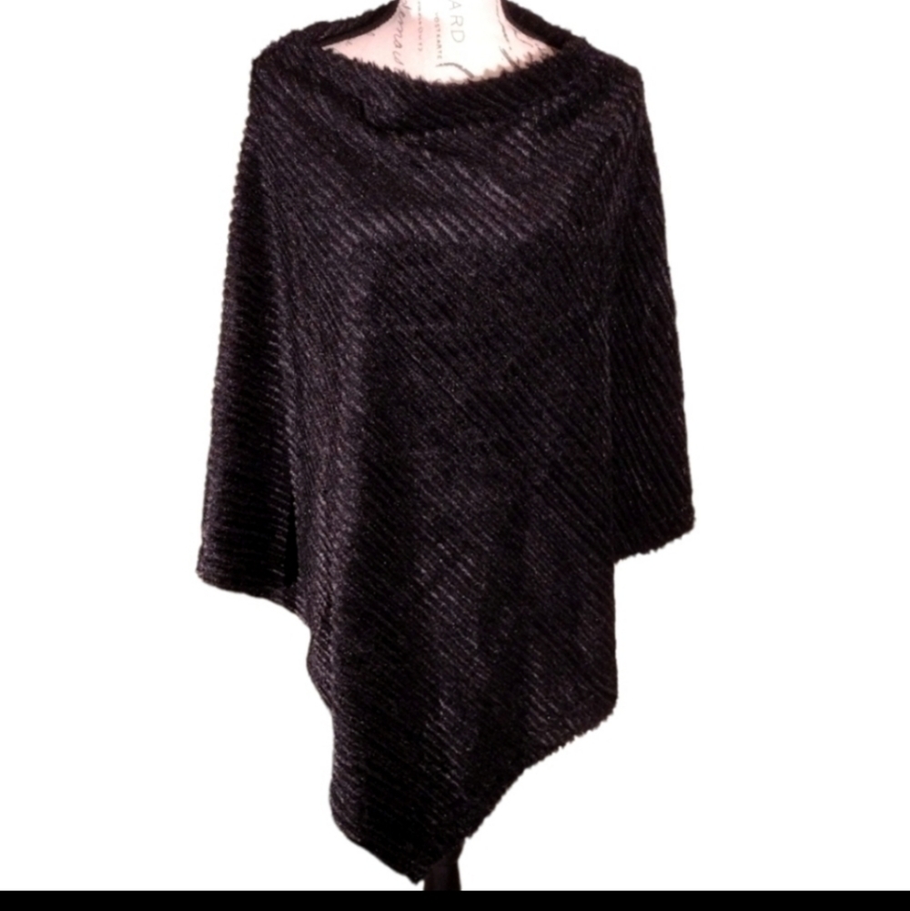 Faux Fur Poncho NWOT